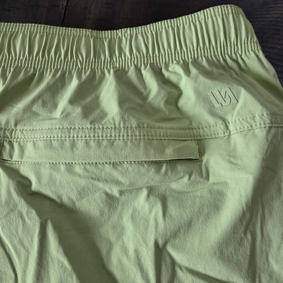 VRST Men's XXL Green Seedling 5" Everyday Short with Zippered Pocket New Hiking - Picture 8 of 11